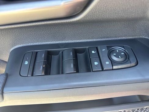 Used 2025 Toyota Tacoma TRD Sport image 19