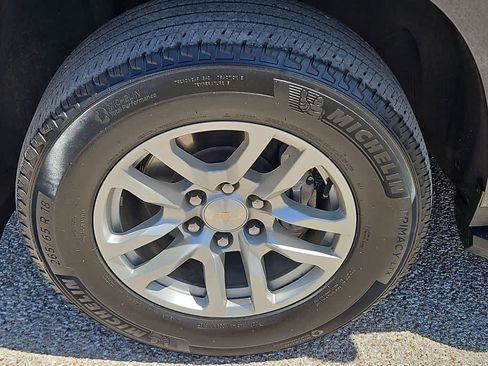 Used 2024 Chevrolet Tahoe LT RWD image 12