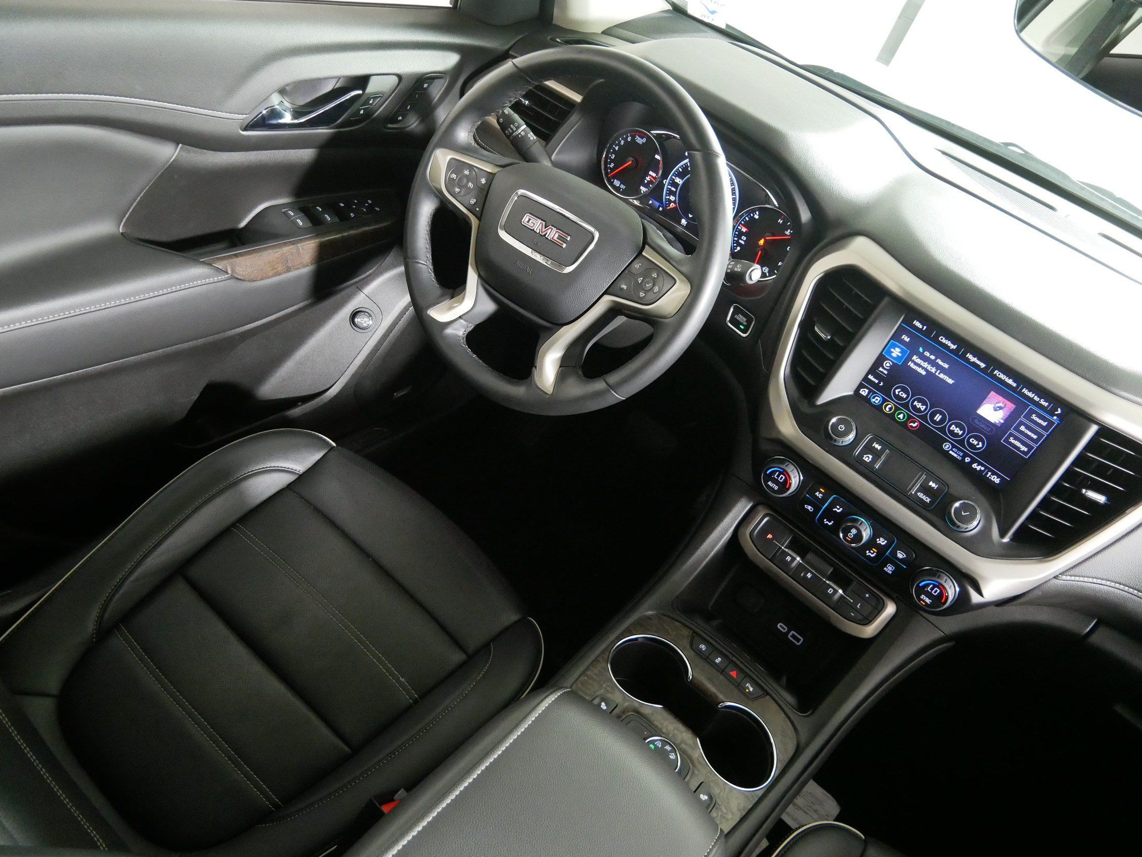 Used 2023 GMC Acadia Denali w/ Denali Ultimate Package AWD/4WD image 9