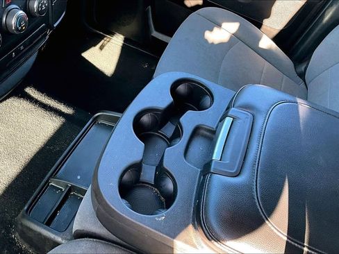 Used 2021 RAM 1500 Classic SLT image 10