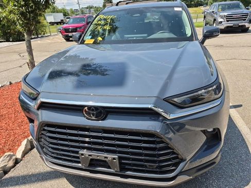 Used 2024 Toyota Grand Highlander AWD image 2