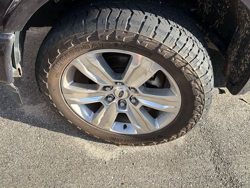 Used 2018 Ford F150 Platinum w/ Equipment Group 701A Luxury AWD/4WD image 5