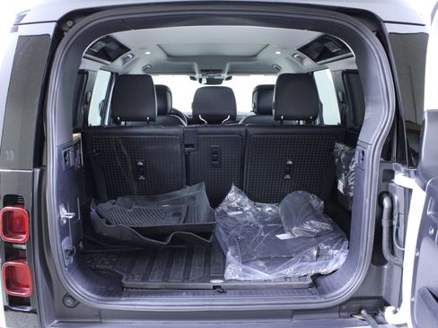 Used 2025 Land Rover Defender 110 S image 11