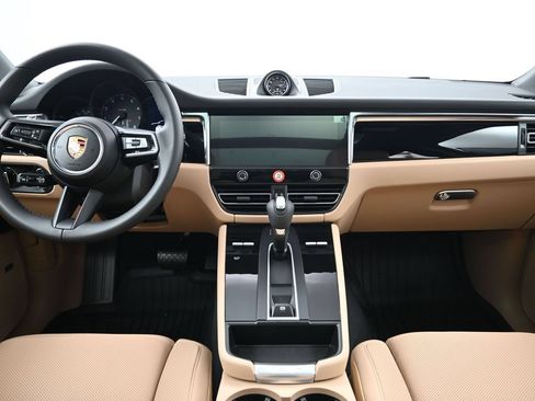 Certified 2026 Porsche Macan AWD/4WD image 9