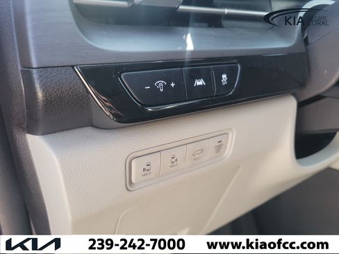 Certified 2023 Kia Carnival SX FWD image 22