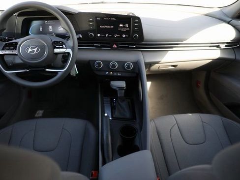 New 2025 Hyundai Elantra SE image 30