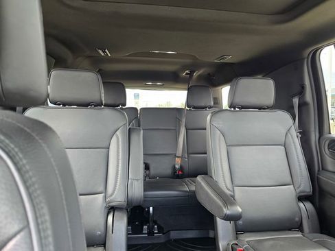 Used 2023 GMC Yukon XL Denali AWD/4WD image 13
