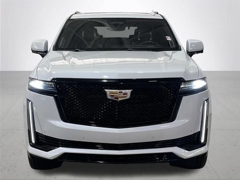 Used 2022 Cadillac Escalade Sport Platinum w/ Heavy-Duty Trailer Package AWD/4WD image 4