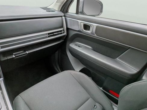 Used 2025 Hyundai Santa Fe SE FWD image 10
