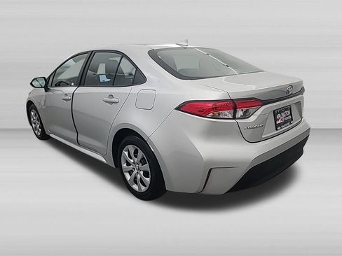 Used 2025 Toyota Corolla LE FWD image 6
