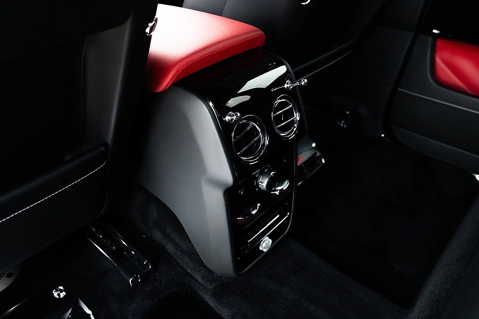 Used 2022 Rolls-Royce Cullinan AWD/4WD image 25
