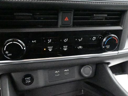 Used 2024 Nissan Rogue S image 36