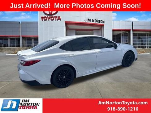 Used 2025 Toyota Camry SE FWD image 5