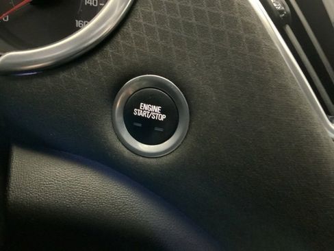 Used 2017 Chevrolet Malibu LT image 19