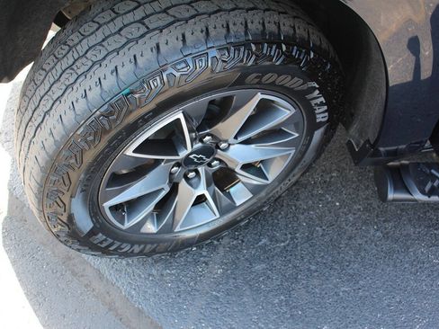 Used 2024 Chevrolet Tahoe Z71 w/ Z71 Off-Road Package AWD/4WD image 13