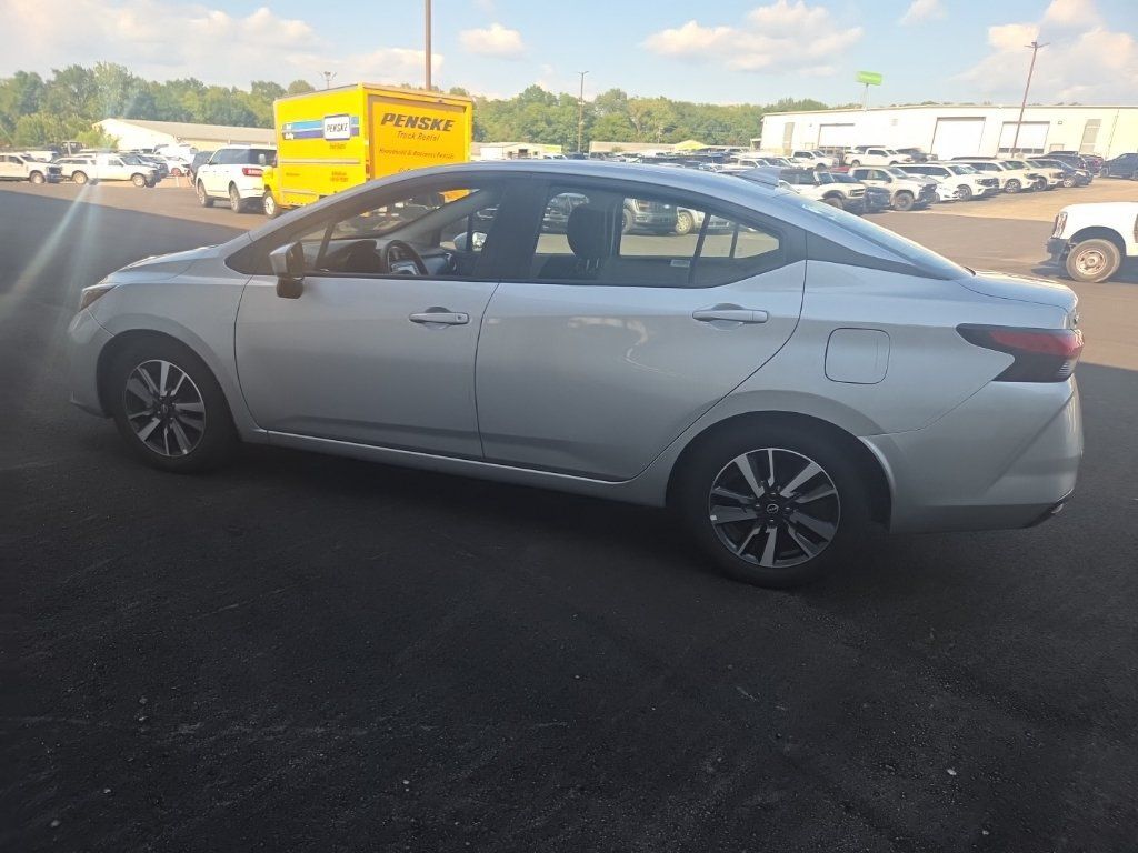 Used 2025 Nissan Versa SV FWD image 4