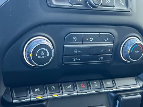 Used 2022 Chevrolet Silverado 1500 Custom image 19