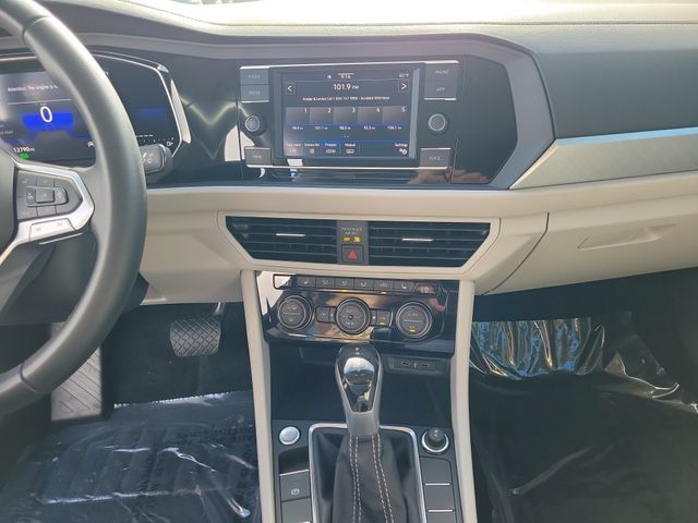 Certified 2023 Volkswagen Jetta SE w/ Panoramic Sunroof Package FWD image 23