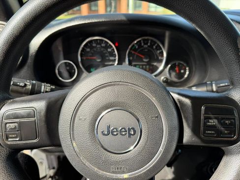 Used 2013 Jeep Wrangler Unlimited Sport image 12