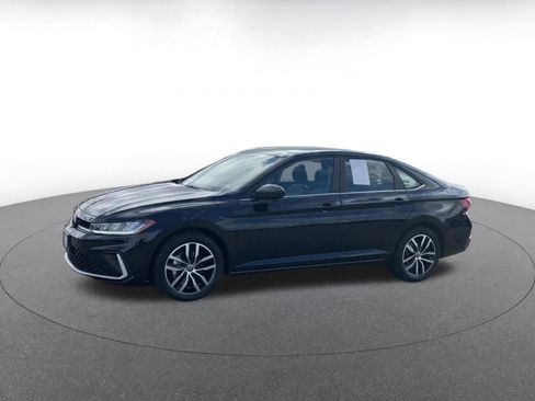 Used 2025 Volkswagen Jetta SE image 8