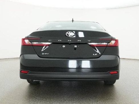 New 2026 Toyota Camry Hybrid FWD image 22