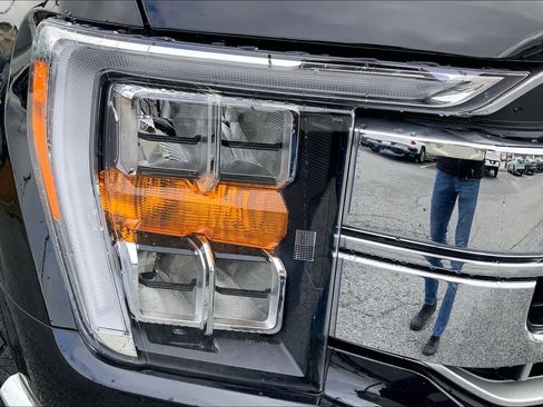 Used 2023 Ford F150 Lariat w/ Trailer Tow Package image 25