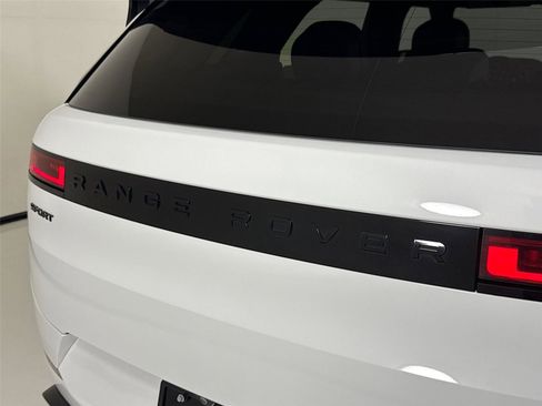 Used 2024 Land Rover Range Rover Sport Dynamic SE image 37