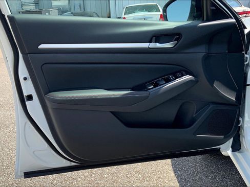 New 2025 Nissan Altima 2.5 SR w/ SR Premium Package image 18