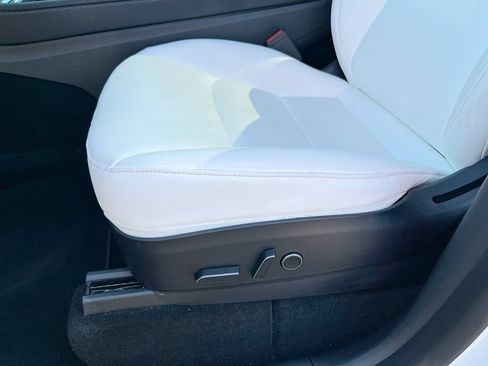 Used 2022 Tesla Model Y Performance AWD/4WD image 18