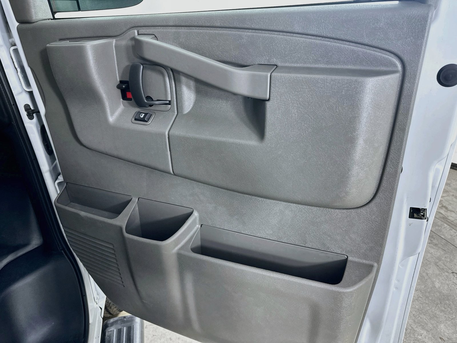 Used 2025 GMC Savana 2500 w/ Enhanced Convenience Package RWD image 34