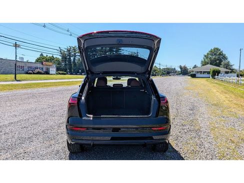 Used 2023 Audi e-tron Chronos image 13