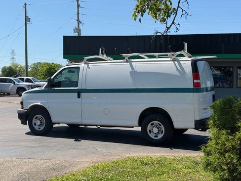 Used 2019 Chevrolet Express 3500 w/ Driver Convenience Package RWD image 5
