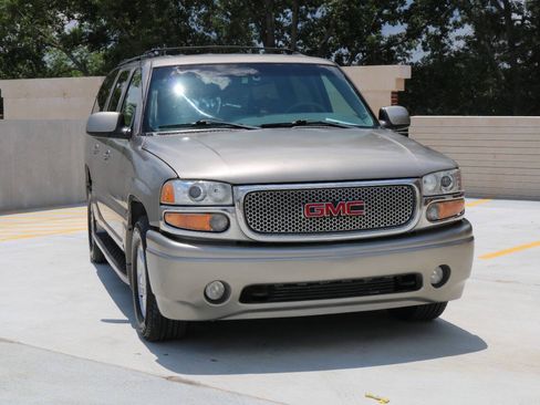 Used 2001 GMC Yukon XL Denali AWD/4WD image 8