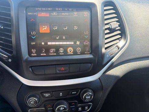 Used 2014 Jeep Cherokee Trailhawk w/ Comfort/Convenience Group AWD/4WD image 21