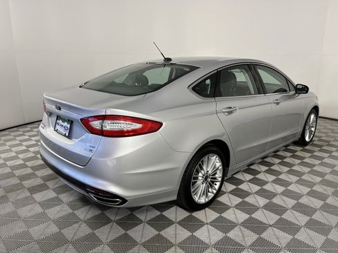 Used 2016 Ford Fusion SE w/ Equipment Group 202A image 7