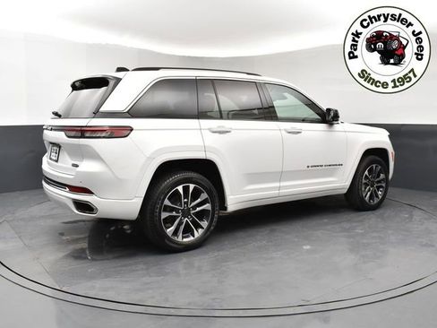 Used 2023 Jeep Grand Cherokee Overland w/ Luxury Tech Group IV AWD/4WD image 6