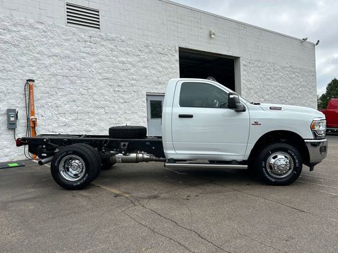 New 2024 RAM 3500 Tradesman image 9