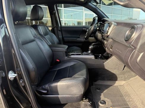 Used 2022 Toyota Tacoma TRD Sport w/ TRD Premium Sport Package image 10