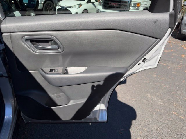 Used 2025 Nissan Rogue S AWD/4WD image 12