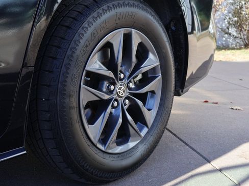 Used 2024 Toyota Sienna XLE image 45