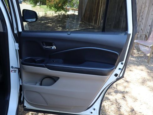 Used 2019 Honda Pilot Touring image 27