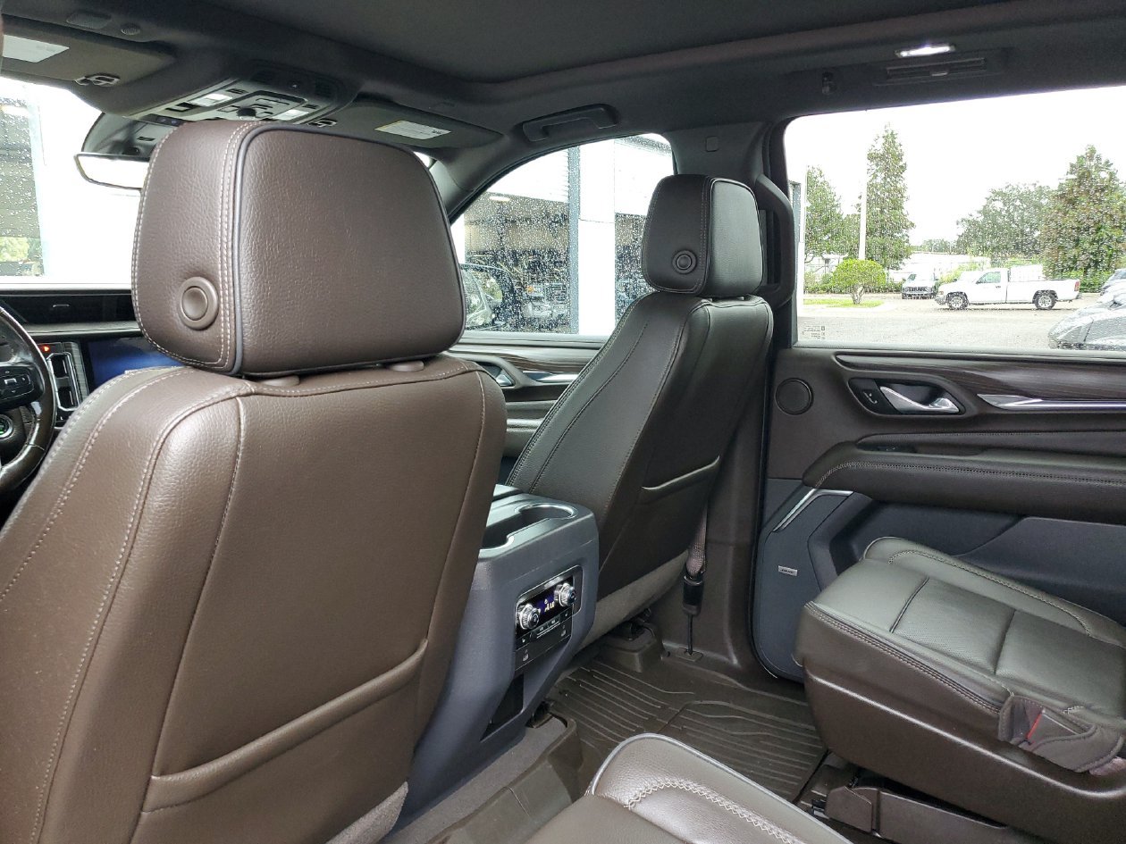 Used 2021 GMC Yukon XL Denali w/ Denali Premium Package AWD/4WD image 9