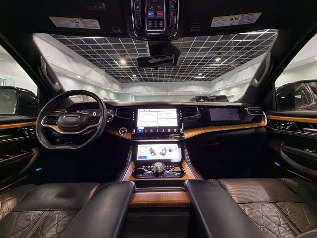 Used 2024 Jeep Grand Wagoneer L Series III AWD/4WD image 15