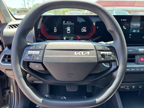 Used 2025 Kia K4 FWD image 28