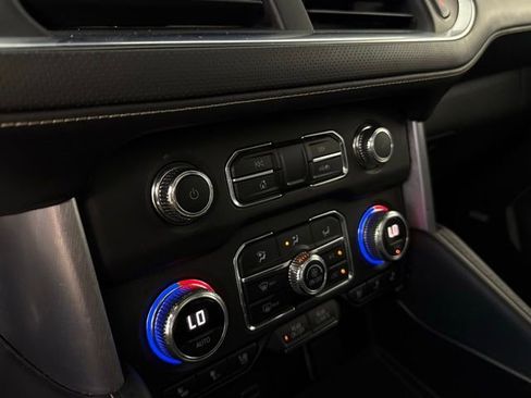 Used 2021 GMC Yukon XL SLT w/ SLT Premium Package RWD image 23