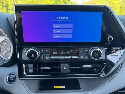 Used 2023 Toyota Highlander XLE AWD/4WD image 21