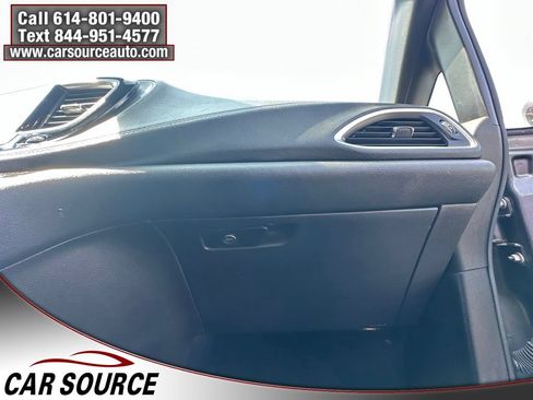 Used 2019 Chrysler Pacifica Limited w/ Advanced Safetytec Group FWD image 27