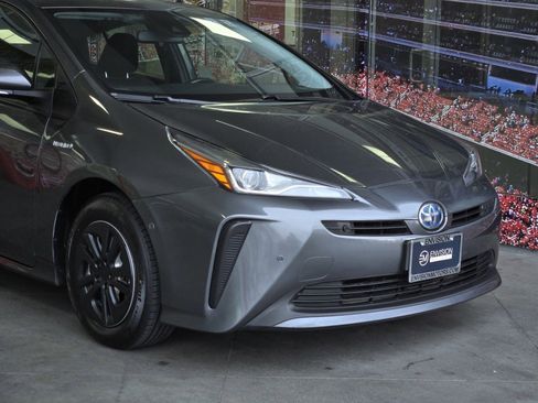 Used 2021 Toyota Prius LE image 2