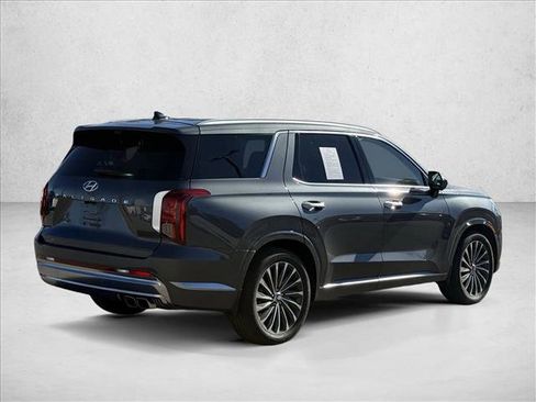 Used 2023 Hyundai Palisade Calligraphy image 5