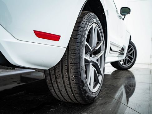 Certified 2025 Porsche Macan Turbo image 43